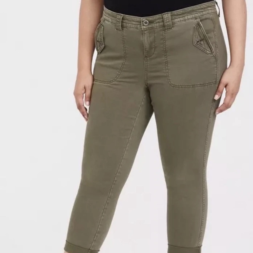 Torrid Crop twill military pant olive green size 14